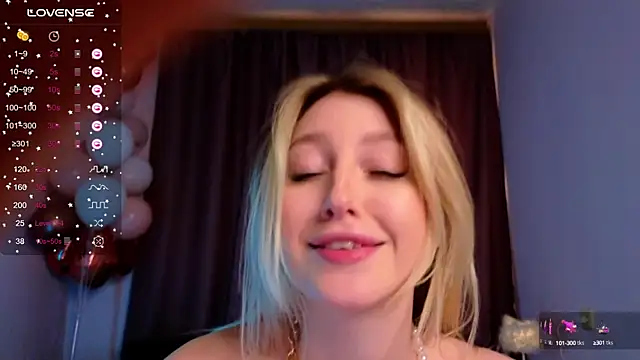 Snapshot of River__Flower chatting on 03/13/25, 03:54 River Flower online show from 03/13/25, 03:54