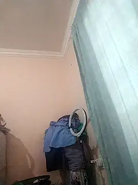 Snapshot of prettiechanti chatting on 10/14/25, 03:57 prettiechanti online show from 10/14/25, 03:57