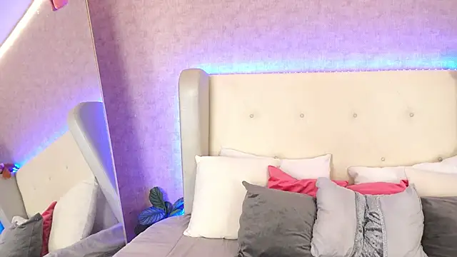 ThianaLopez online show from 05/04/26, 08:16