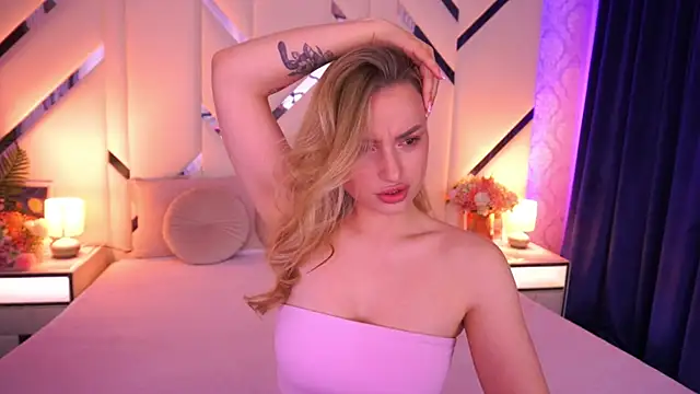 LindsieGreyy online show from 04/30/26, 12:44