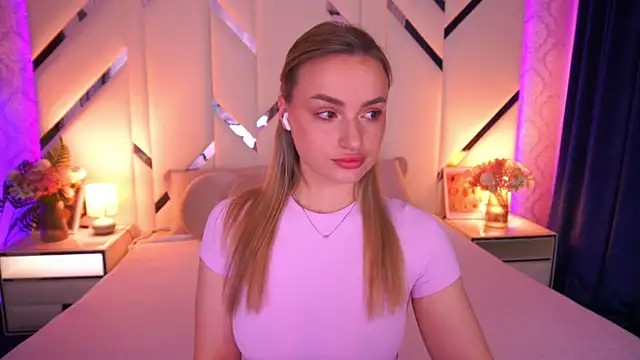 LindsieGreyy online show from 05/09/26, 06:29