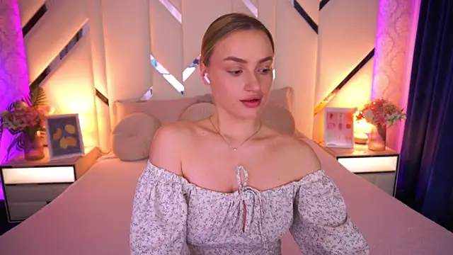 LindsieGreyy online show from 05/13/26, 12:57