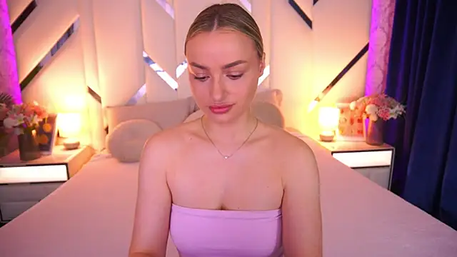 LindsieGreyy online show from 06/08/26, 06:25