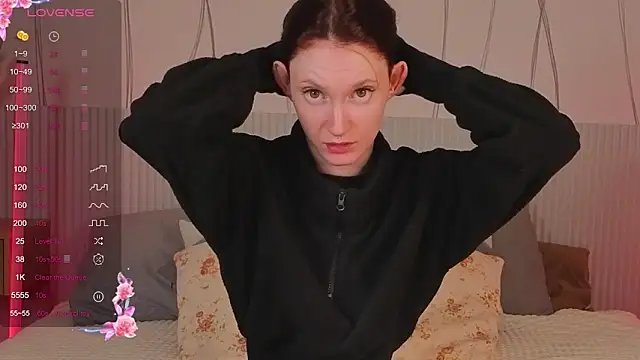 Snapshot of JoYung chatting on 10/12/25, 04:22 JoYung online show from 10/12/25, 04:22