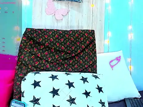 Snapshot of corynatayler chatting on 12/14/24, 10:50 corynatayler online show from 12/14/24, 10:50