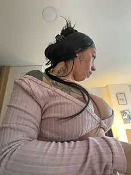 KarolVega- online show from 11/14/25, 02:49