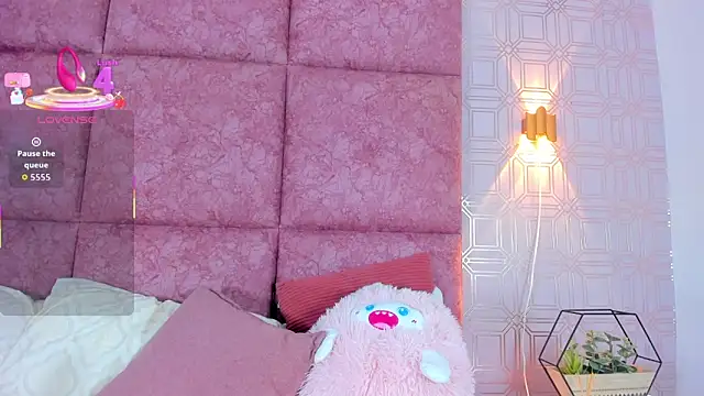 LilyRoxi online show from 10/11/25, 09:13