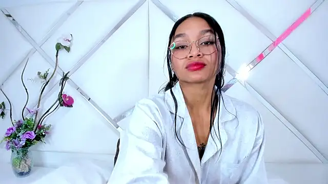 Snapshot of Lynda_Bonnie chatting on 03/22/25, 04:04 Lynda Bonnie online show from 03/22/25, 04:04