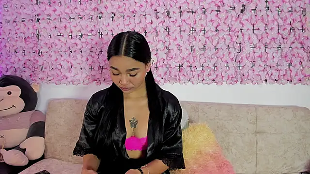 Snapshot of Lynda_Bonnie chatting on 10/23/25, 01:10 Lynda Bonnie online show from 10/23/25, 01:10