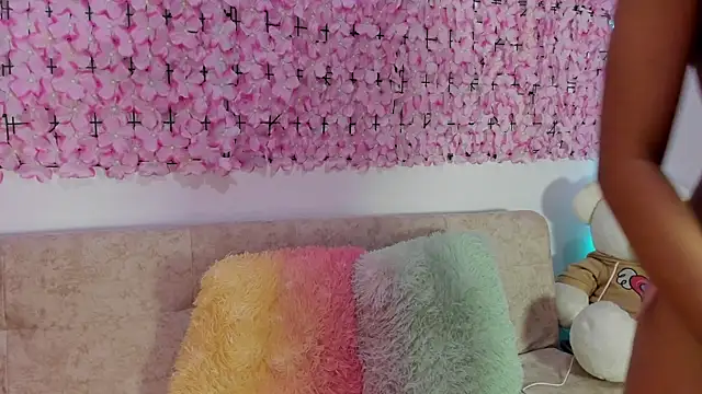 Snapshot of Lynda_Bonnie chatting on 10/25/25, 12:34 Lynda Bonnie online show from 10/25/25, 12:34