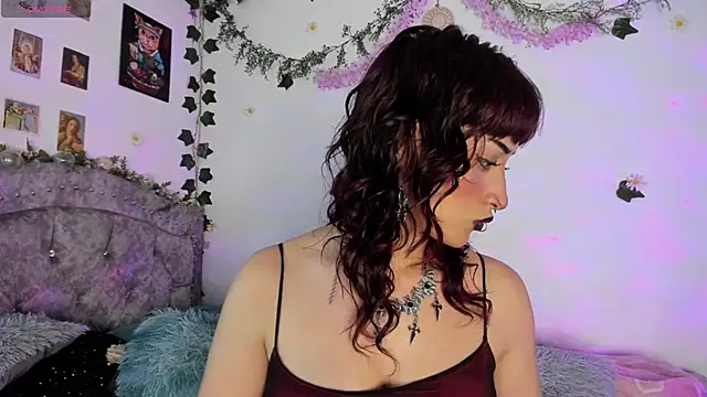 Snapshot of roxxystar_ chatting on 10/24/25, 01:03 roxxystar online show from 10/24/25, 01:03