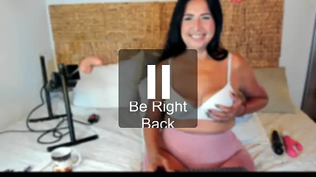 Snapshot of Jackiehmilf52 chatting on 02/17/26, 02:24 Jackiehmilf52 online show from 02/17/26, 02:24