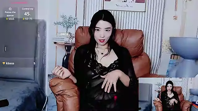 Snapshot of Tangtang-baby chatting on 02/19/25, 02:44 Tangtang-baby online show from 02/19/25, 02:44
