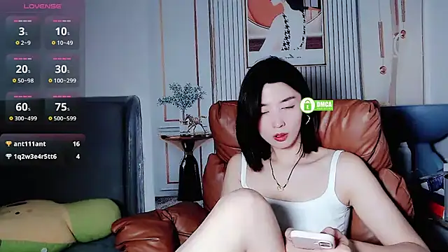 Snapshot of Tangtang-baby chatting on 03/13/25, 01:40 Tangtang-baby online show from 03/13/25, 01:40