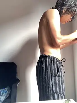 Snapshot of shadowsofgarden chatting on 02/15/25, 01:16 shadowsofgarden online show from 02/15/25, 01:16