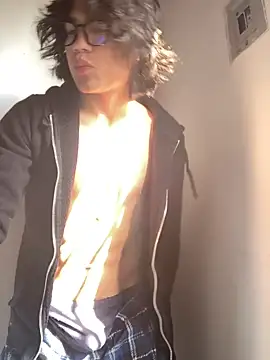 Snapshot of shadowsofgarden chatting on 02/17/25, 01:10 shadowsofgarden online show from 02/17/25, 01:10