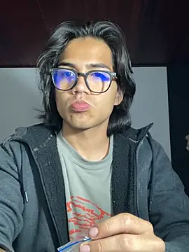 Snapshot of shadowsofgarden chatting on 02/22/25, 05:23 shadowsofgarden online show from 02/22/25, 05:23