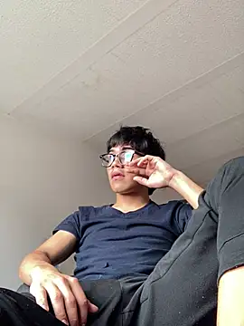 Snapshot of shadowsofgarden chatting on 03/15/25, 06:32 shadowsofgarden online show from 03/15/25, 06:32