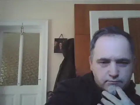 Snapshot of Szolga10 chatting on 02/08/25, 02:49 Szolga10 online show from 02/08/25, 02:49