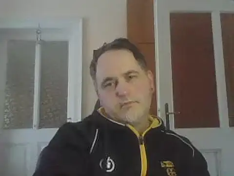 Snapshot of Szolga10 chatting on 02/12/25, 11:07 Szolga10 online show from 02/12/25, 11:07