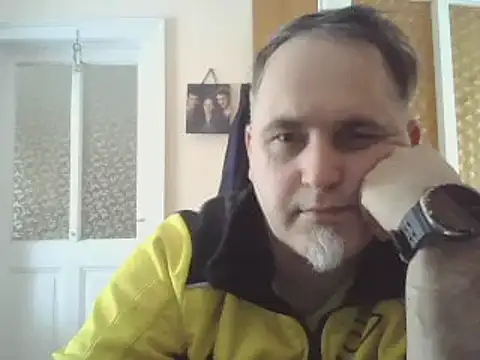 Snapshot of Szolga10 chatting on 02/25/25, 01:06 Szolga10 online show from 02/25/25, 01:06