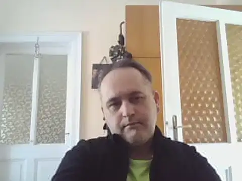 Snapshot of Szolga10 chatting on 03/07/25, 11:51 Szolga10 online show from 03/07/25, 11:51