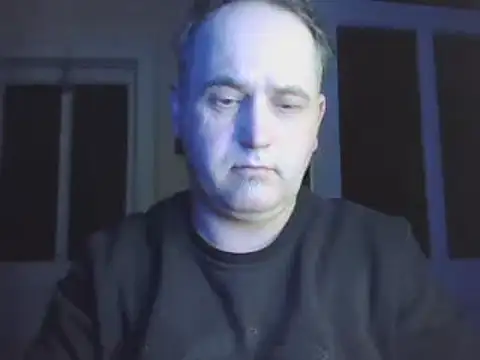 Snapshot of Szolga10 chatting on 03/10/25, 05:07 Szolga10 online show from 03/10/25, 05:07