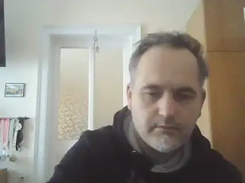 Snapshot of Szolga10 chatting on 11/15/25, 10:56 Szolga10 online show from 11/15/25, 10:56