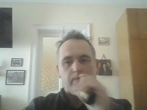 Snapshot of Szolga10 chatting on 03/10/26, 03:17 Szolga10 online show from 03/10/26, 03:17