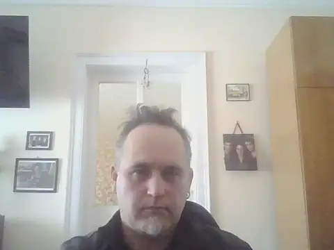 Snapshot of Szolga10 chatting on 03/11/26, 03:07 Szolga10 online show from 03/11/26, 03:07