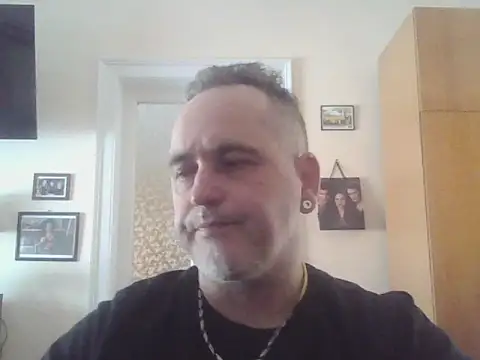 Snapshot of Szolga10 chatting on 03/15/26, 11:16 Szolga10 online show from 03/15/26, 11:16