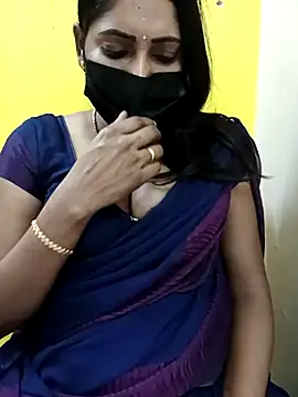 Snapshot of Thamarai28 chatting on 03/08/25, 01:25 Thamarai28 online show from 03/08/25, 01:25