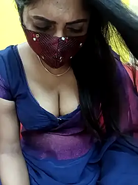 Snapshot of Thamarai28 chatting on 09/24/25, 04:43 Thamarai28 online show from 09/24/25, 04:43