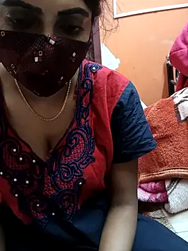 Snapshot of Thamarai28 chatting on 11/27/25, 01:40 Thamarai28 online show from 11/27/25, 01:40