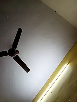 Snapshot of Thamarai28 chatting on 03/05/26, 12:39 Thamarai28 online show from 03/05/26, 12:39