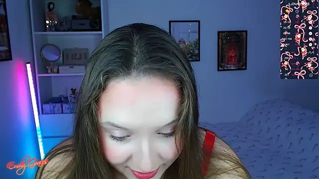 Snapshot of EmilyxxGraces chatting on 12/22/25, 07:33 EmilyxxGraces online show from 12/22/25, 07:33