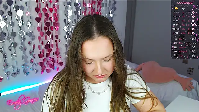 Snapshot of EmilyxxGraces chatting on 02/13/26, 07:10 EmilyxxGraces online show from 02/13/26, 07:10