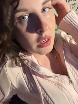 Snapshot of MollyBer chatting on 11/13/25, 07:35 MollyBer online show from 11/13/25, 07:35