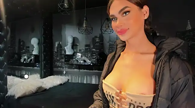 Snapshot of SoySabrinaThebest chatting on 02/13/25, 01:29 SoySabrinaThebest online show from 02/13/25, 01:29