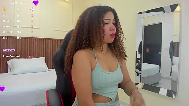 MELINAMARTINS online show from 02/12/25, 07:24