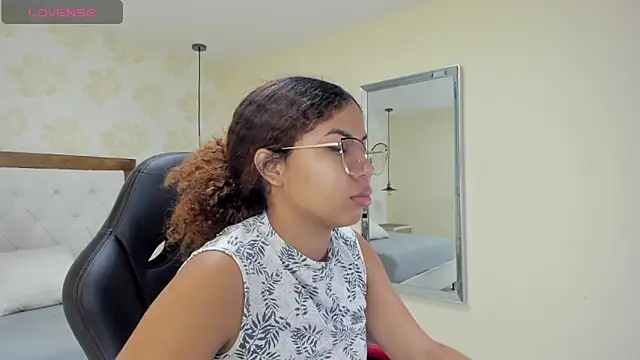 MELINAMARTINS online show from 10/10/25, 12:48