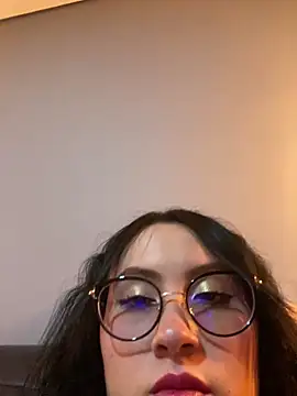 ValentinaOrtiz3 online show from 12/18/25, 02:50