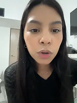 Snapshot of Valeedoll chatting on 11/15/25, 04:43 Valeedoll online show from 11/15/25, 04:43