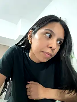 Snapshot of Valeedoll chatting on 11/25/25, 03:06 Valeedoll online show from 11/25/25, 03:06