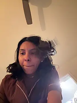 Snapshot of Valeedoll chatting on 03/18/26, 04:59 Valeedoll online show from 03/18/26, 04:59