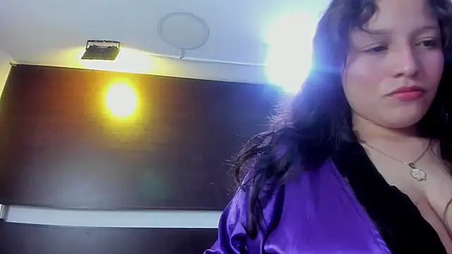 Snapshot of Marii_18 chatting on 03/20/25, 06:52 Marii 18 online show from 03/20/25, 06:52
