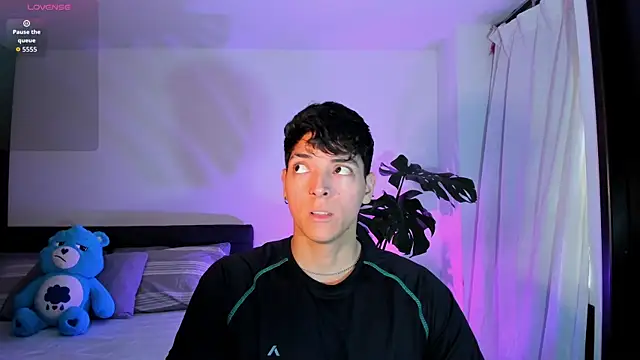 Snapshot of _JacobMiller__ chatting on 09/22/25, 02:08 JacobMiller online show from 09/22/25, 02:08