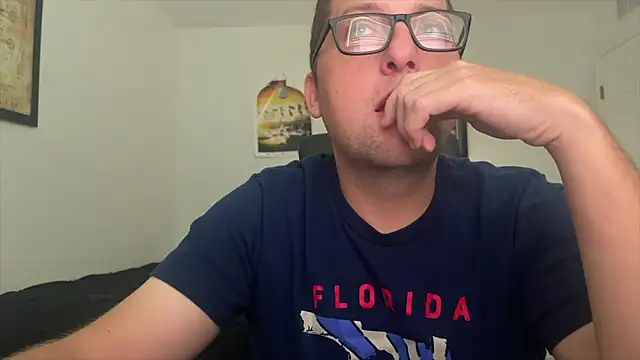 Snapshot of Milflover96 chatting on 09/19/25, 04:18 Milflover96 online show from 09/19/25, 04:18