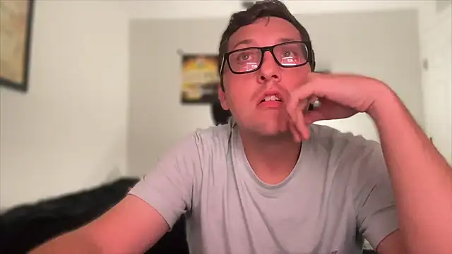 Snapshot of Milflover96 chatting on 10/18/25, 02:47 Milflover96 online show from 10/18/25, 02:47