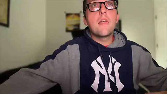 Snapshot of Milflover96 chatting on 10/19/25, 11:27 Milflover96 online show from 10/19/25, 11:27